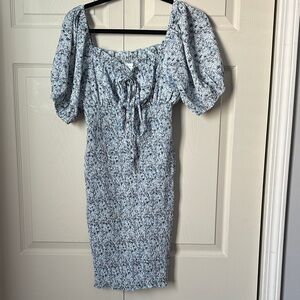 Chic Blue Floral Midi Dress with Puff Sleeves. NWT